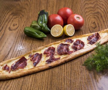 PASTIRMA PEYNİRLİ PİDE