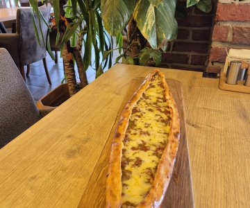 KUŞBAŞILI PEYNİRLİ PİDE